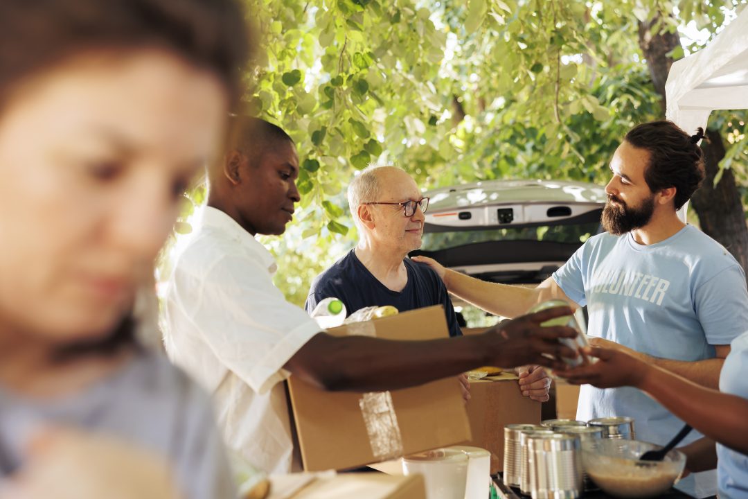 Fighting hunger and poverty together - magnific.com